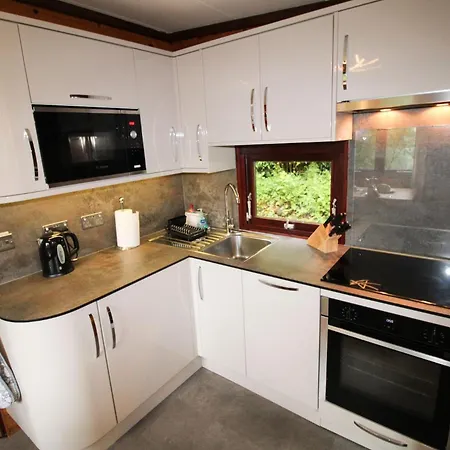 Neaum Crag Ideal For A Couple Or Family With Young Children In A Woodland Setting At Skelwith Bridge 度假居