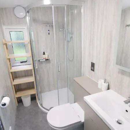 Casa de Férias Neaum Crag Ideal For A Couple Or Family With Young Children In A Woodland Setting At Skelwith Bridge