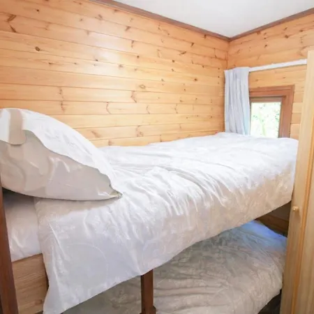 Neaum Crag Ideal For A Couple Or Family With Young Children In A Woodland Setting At Skelwith Bridge *