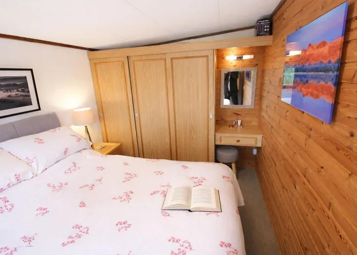 Neaum Crag Ideal For A Couple Or Family With Young Children In A Woodland Setting At Skelwith Bridge 度假居