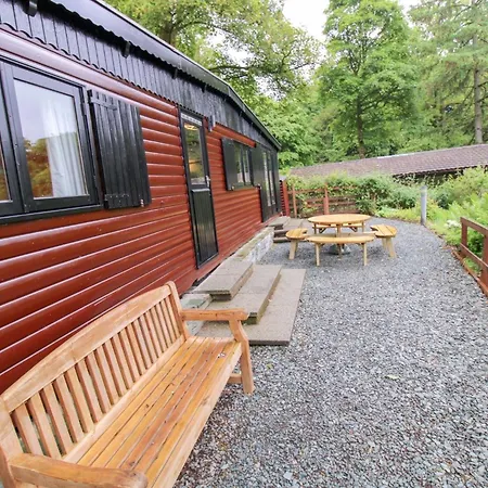 Neaum Crag Ideal For A Couple Or Family With Young Children In A Woodland Setting At Skelwith Bridge Сasa de vacaciones